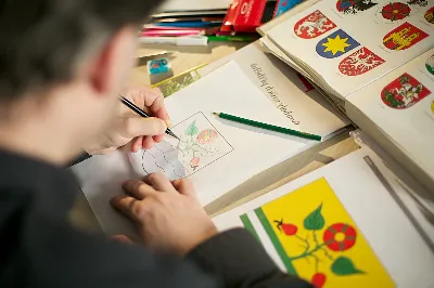 Heraldické prvky na městských znacích